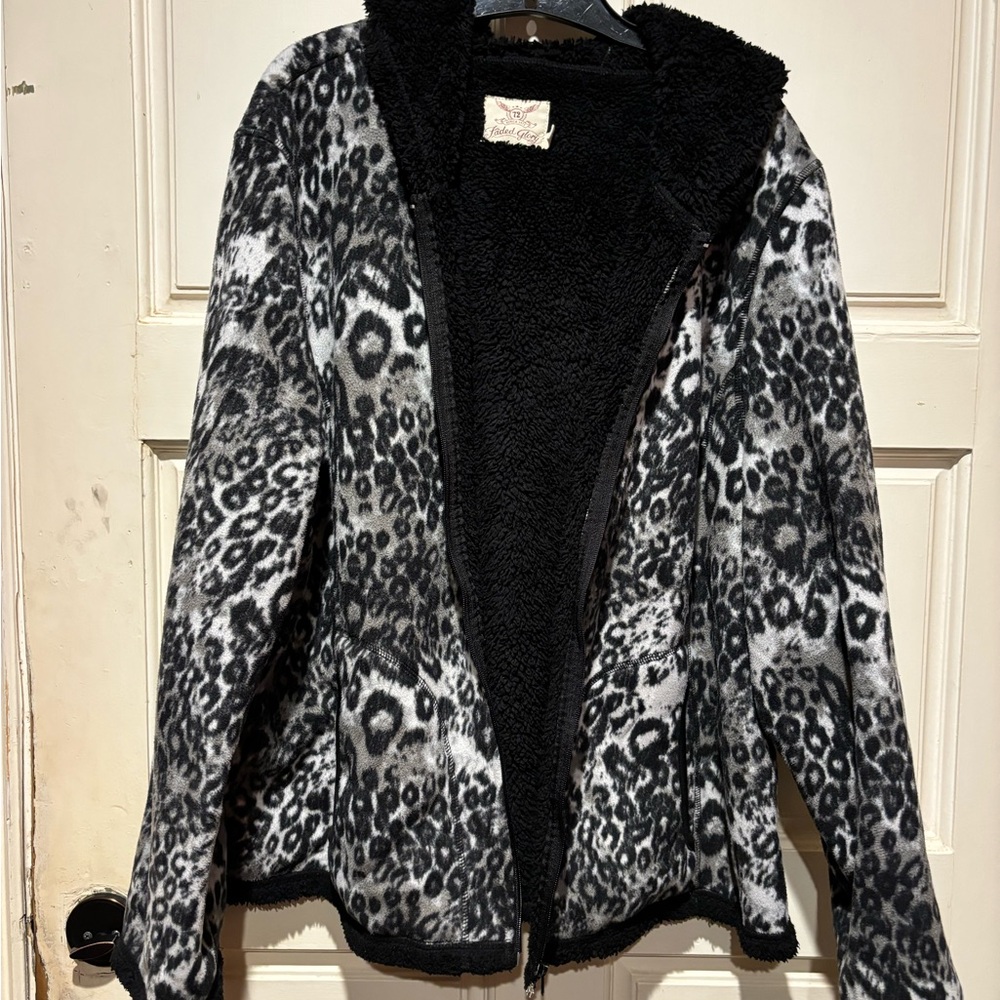 🖤🤍Faded glory cozy fleece jacket leopard black and white